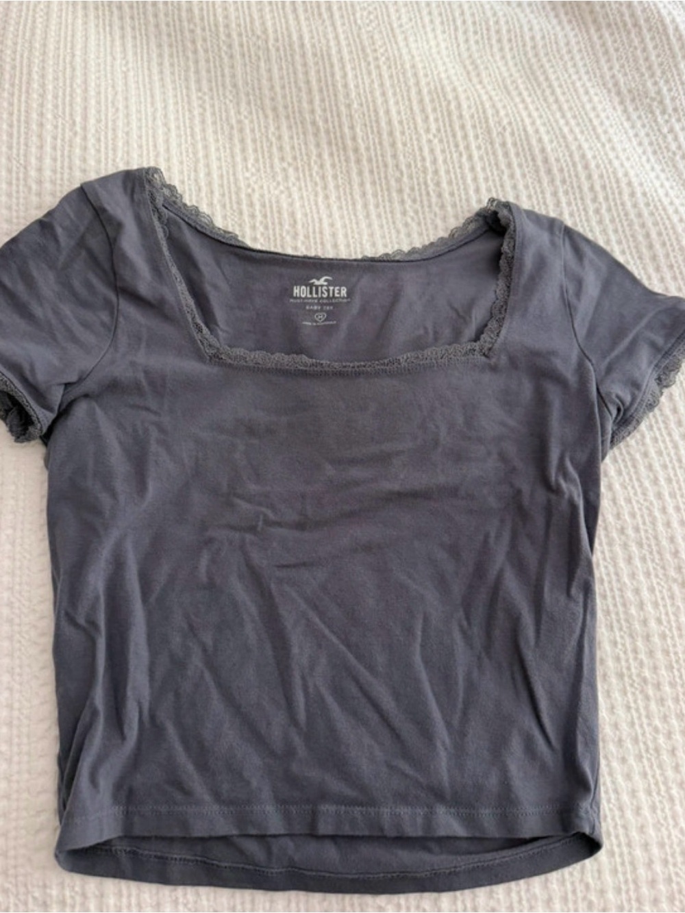 Hollister Women's Square Neck Short Sleeve Tee — Charcoal/blue